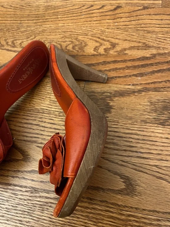 Yves Saint Laurent Orange Leather Slide with Floral Rosette - Picture 4 of 10